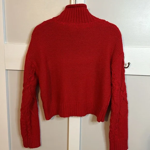 Red turtleneck crop sweater - Picture 4 of 4